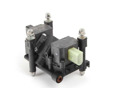 Válvula de suspensión neumática OEM 37246779713 para BMW X5 E53. Original BMW.