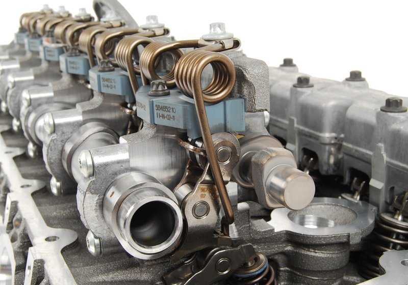 Codificato con il sistema di valvole 11127591617 per BMW E81, E82, E87, E88, E90, E91, E92, E93, E60, E61, F10, F11, F18, E63, E64, E65, E66, F01, F02, E84, E83, F25, F25, F25, E70 0 E86, E89. BMW originale.
