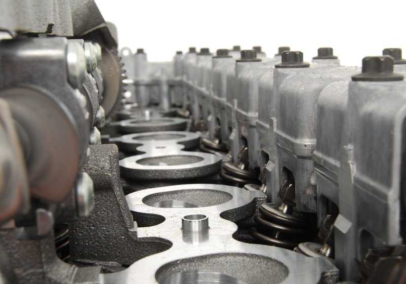 Codificato con il sistema di valvole 11127591617 per BMW E81, E82, E87, E88, E90, E91, E92, E93, E60, E61, F10, F11, F18, E63, E64, E65, E66, F01, F02, E84, E83, F25, F25, F25, E70 0 E86, E89. BMW originale.