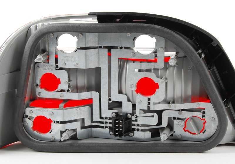 Rechter hinterer Pilot mit Blanco Intermittent OEM 63216904838 für BMW E38. Original BMW Stück.