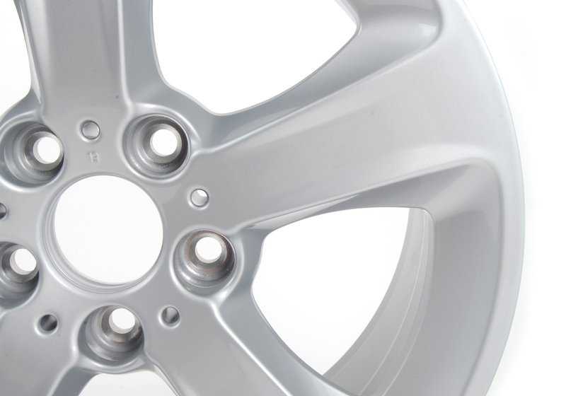 Llanta de aleación diseño estrella 137 OEM 36116762300 para BMW Serie 3 E46. Original BMW.
