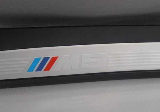 Moldura M estribo trasero izquierdo OEM 51477898819 para BMW Serie 5 E60, E61 LCI. Original BMW.
