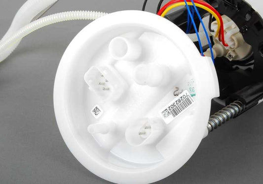 Repair fuel pump and awarder OEM 16112283497 for BMW E90, E90N, E92, E92N, E93, E93N. Original BMW.