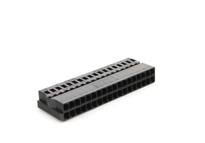 Conector 36 pines OEM 61136920062 para BMW E81, E82, E87, E88, E90, E91, E92, E93, F07, F10, F11, F18, F06, F12, F13, F01, F02, F04, F25, F26, E89 y MINI R55, R56, R57. Original BMW y MINI.