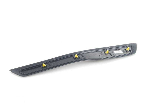 Embellecedor de entrada trasero izquierdo OEM 51477289225 para BMW F30, F31. Original BMW