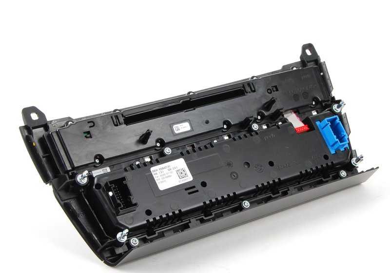 Kit reparación panel control radio y aire acondicionado OEM 61319328427 para BMW F10 (518d, 520d) modelos entre 2013 y 2016. Compatible con versiones manual y automático. Original BMW.