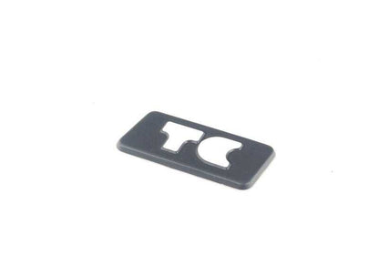 Emblema frontal OEM 51140006329 para BMW E30 316i. Compatible con versiones manuales y automáticas fabricadas entre 1982 y 1991. Pieza original BMW.
