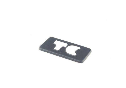 Emblema frontal OEM 51140006329 para BMW E30 316i. Compatible con versiones manuales y automáticas fabricadas entre 1982 y 1991. Pieza original BMW.