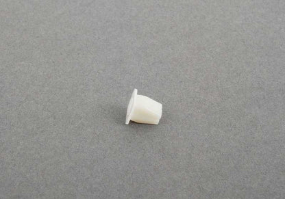 Tuerca de expansión OEM 51161943152 para BMW E36, E39, E60, E61, F07, F10, F11, G30, G31, G60, G61, G90, I20, F15, F85, F16, F86, E52. Pieza original BMW para fijaciones interiores y maletero.