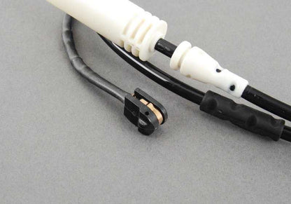 Sensor de desgaste de pastillas de freno OEM 34356792565 para BMW E84. Original BMW.