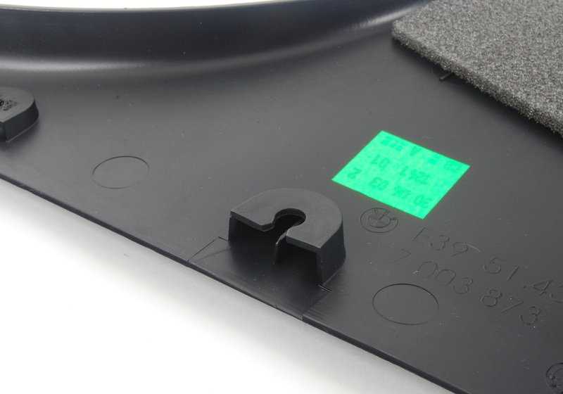 Revestimiento columna central inferior izquierda para BMW E39 (OEM 51437026345). Original BMW