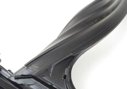 Guía de cristal de puerta delantera derecha OEM 51337060242 para BMW E90 y E91. Original BMW.