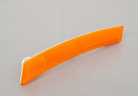 Reflector lateral derecho OEM 63143417738 para BMW E83. Compatible con modelos con paquete aerodinámico M. Pieza original BMW.