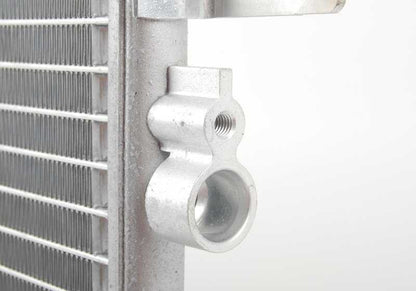 Condensador del aire acondicionado OEM 64531490572 para MINI R50, R52, R53. Recambio original MINI.
