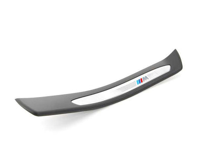 Moldura M estribo trasero derecho OEM 51477898824 para BMW Serie 5 E60, E61, E60 LCI, E61 LCI. Original BMW.