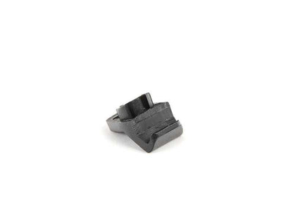 Gancho de sujeción OEM 51161946206 para BMW E34. Original BMW.