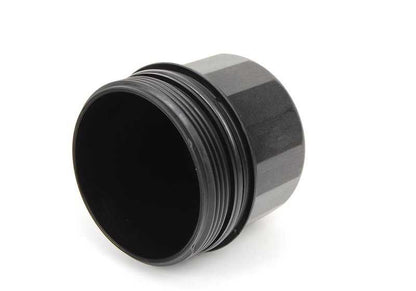 Coperchio filtro olio senza vite di drenaggio per BMW F07, F10, F11, F90, G30, F06, F12, F13, F01, F02, F04, G11, G12, F91, F92, F93, G14, G15, G16, E70, F15, F85, F95, G05, E71, F16, F86, F96, G06, G07 (OEM 11427615389). BMW originale.