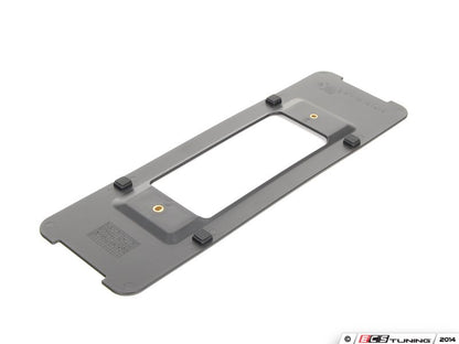 Soporte de matrícula trasero OEM 51137176632 para BMW Serie 1 E82, E87 LCI, Serie 3 E90 LCI, E92, E93 y MINI R56, F56, F55, F57, F60... y más. Original BMW y MINI.