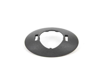 Tapa cierre maletero OEM 51247130828 para BMW E82, E88, E90, E90N, E92, E92N, E93, E93N. Pieza original BMW.