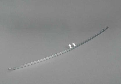Embellecedor trasero cromado OEM 51127195513 para BMW Serie 7 F01 y F02 (760i, 760Li). Original BMW.