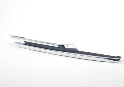 Embellecedor de Entrada de Aire Derecho para BMW F30, F31 (OEM 51117279698). Original BMW.