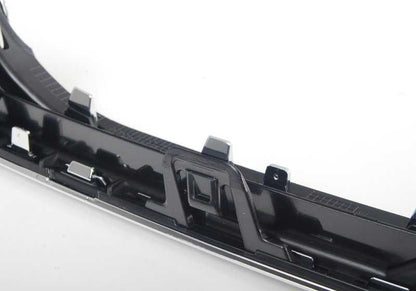 Embellecedor de Entrada de Aire Derecho para BMW F30, F31 (OEM 51117279698). Original BMW.