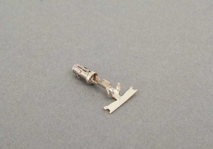 Weibliche Kontakt 2,5 für BMW 1 E81, E82, E87, F20, F21, F52; Serie 3 E36, E46, E90, E91, E92, E93, F30, F31, F34, F35; 4 F32 -Serie; Serie 5 E39, E60, E61; 6 E63 -Serie, E64; 7 E38 -Serie, E65, E66; X1 e84; X3 e83, f25; X5 E53, E70; X6 e71, e72