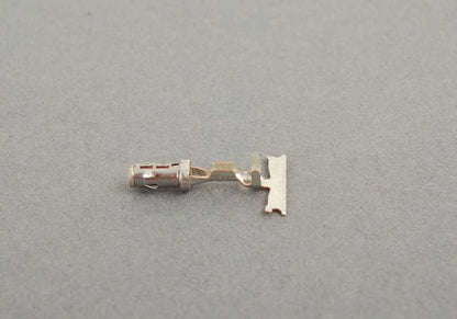 Weibliche Kontakt 2,5 für BMW 1 E81, E82, E87, F20, F21, F52; Serie 3 E36, E46, E90, E91, E92, E93, F30, F31, F34, F35; 4 F32 -Serie; Serie 5 E39, E60, E61; 6 E63 -Serie, E64; 7 E38 -Serie, E65, E66; X1 e84; X3 e83, f25; X5 E53, E70; X6 e71, e72