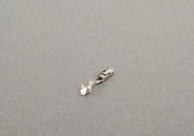 Terminal hembra MQS OEM 61136901726 para BMW {E81, E82, E87, E88, F20, F21, E36, E46, E90, E91, E92, E93, F30, F31, F34, G20, G21, G28, G80, G81, F32, G26, E39, E60, E61, F07, F10, F11, F90, G30, G31, G60, G61, G68, G90, G99, E63, E64, F06, F12, F13,