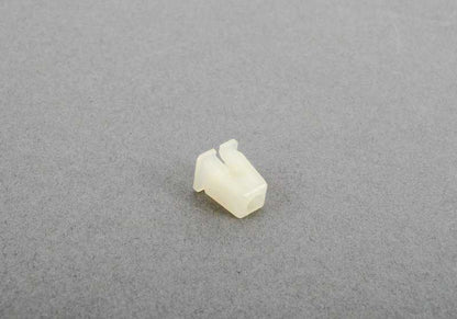 Nut di espansione per BMW E81, E82, E87, E88, F20, E30, E36, E46, E90, F30, F32, F36, F11, F18, F12, G11, F91, I20, E84, F39, E83, F25, F26, F39, E53, F07, G05, E71, F16, G07, G09 (OEM 63121374075). BMW originale.