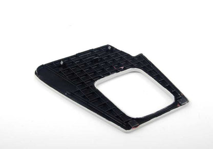 Compartimento de almacenamiento inferior OEM 51168138490 para BMW E34, E32. Color gris plata claro. Original BMW.
