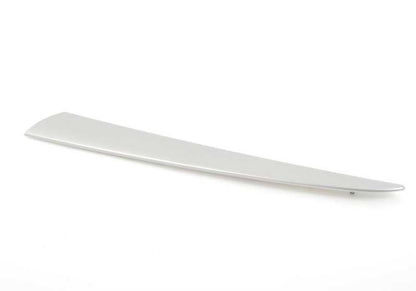 Moldura decorativa puerta trasera izquierda OEM 51428261753 para BMW X5 E53 (modelos 3.0d, 3.0i) 2001–2006. Acabado titan. Original BMW.