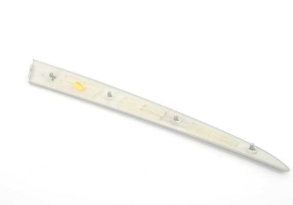 Moldura decorativa puerta trasera izquierda OEM 51428261753 para BMW X5 E53 (modelos 3.0d, 3.0i) 2001–2006. Acabado titan. Original BMW.