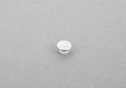 Embellecedor cromado OEM 51111875199 para BMW E21, E12. Pieza decorativa para paragolpes delantero. Original BMW.