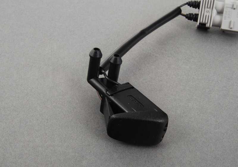 Heated Spray Nozzle Set for BMW 3 Series E36 (OEM 61669401941). Original BMW