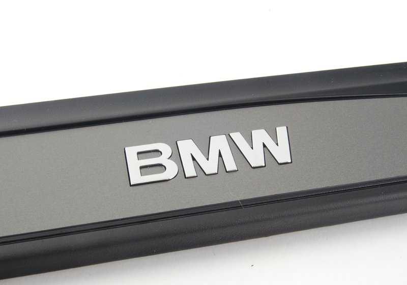 Embellecador Entrée Porte d'entrée OEM 51477034303 pour BMW E60 et E61. BMW d'origine.