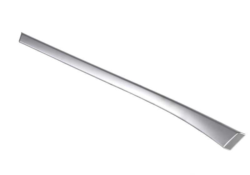 Embellecedor puerta delantera izquierda acabado cromo mate OEM 51412695577 para BMW E39. Original BMW.