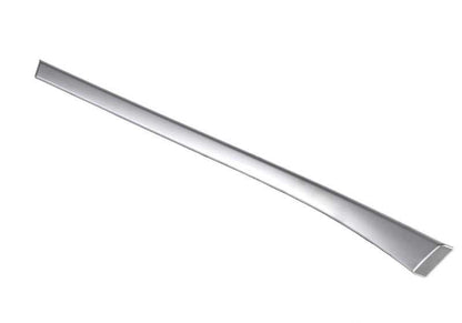 Embellecedor puerta delantera izquierda acabado cromo mate OEM 51412695577 para BMW E39. Original BMW.