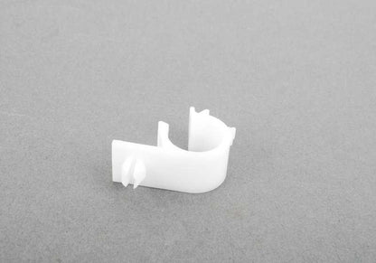 Clip sujeta tubos OEM 16136758018 para BMW Z4 E85 (modelos 2.0i, 2.2i, 2.5i con motor N46 y M54, años 2002–2008). Pieza original BMW. Ideal para fijar conductos en sistema de ventilación o combustible.