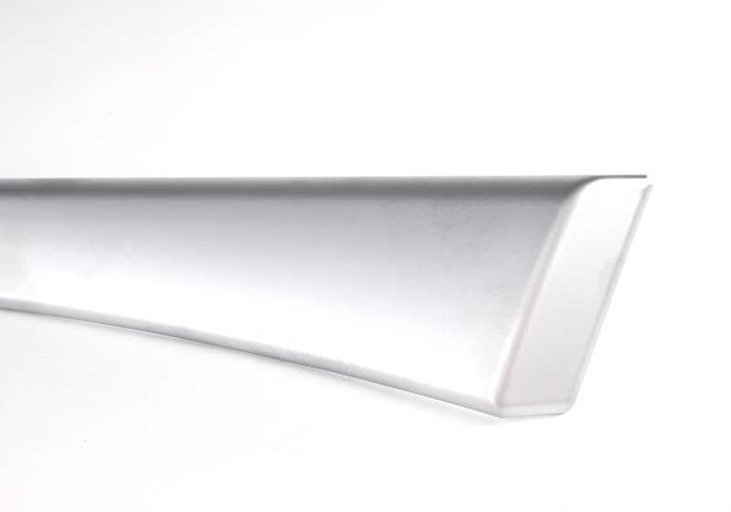 Embellecedor puerta delantera izquierda acabado cromo mate OEM 51412695577 para BMW E39. Original BMW.