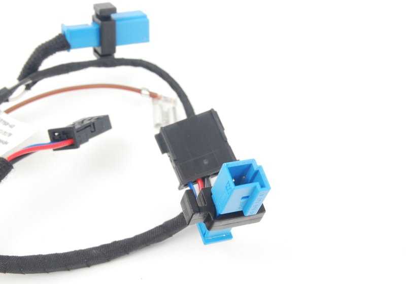 Steering Wheel Connection Cable for BMW 1 Series F20, F21, F52, 2 Series F22, F23, F45, F46, F87, 3 Series F30, F31, F34, F35, F80, 4 Series F32, F33, F36, F82, F83, X1 F48, X2 F39, X3 F25, X4 F26, X5 F15, F85, X6 F16, F86 (OEM 32307848335). Genuine BMW