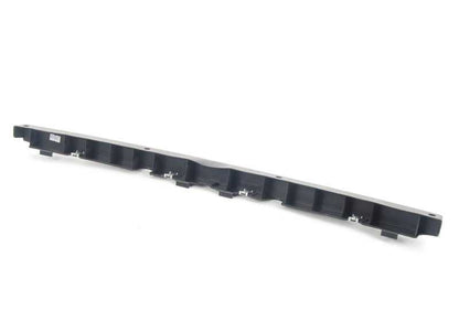 Adaptador cubre motor OEM 51758057327 para BMW F34 y F34N. Pieza original BMW.