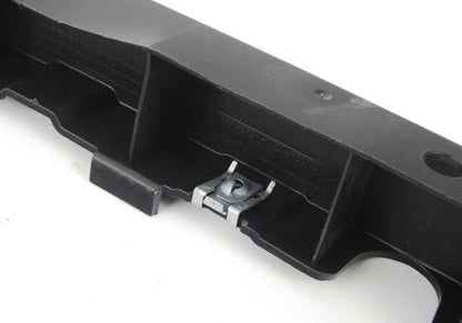 Adaptador cubre motor OEM 51758057327 para BMW F34 y F34N. Pieza original BMW.