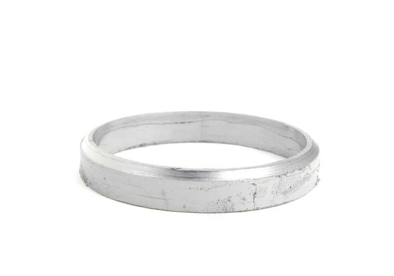 Junta de escape OEM 18307851168 para BMW F87, F80, F82, F83. Pieza original BMW.