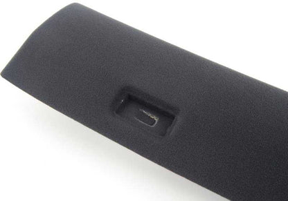 Embellente destro del pilar di OEM 51437897588 per BMW E60 ed E61. BMW originale di colore antracite.