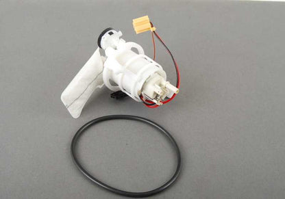 Bomba de combustible con aforador derecho OEM 16117217261 para BMW F01, F02, F04 (730i, 740i, 750i) con motor N52, N54, N55, N63. Compatible solo con tracción trasera. Original BMW.