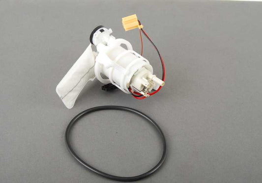 Bomba de combustible con aforador derecho OEM 16117217261 para BMW F01, F02, F04 (730i, 740i, 750i) con motor N52, N54, N55, N63. Compatible solo con tracción trasera. Original BMW.