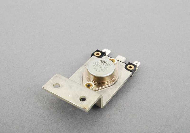 Transistor OEM 64111381784 para BMW E28 y E24 (520i, 628CSi). Compatible con motores M20 y M30. Ideal para el sistema eléctrico/climatización. Recambio original BMW.