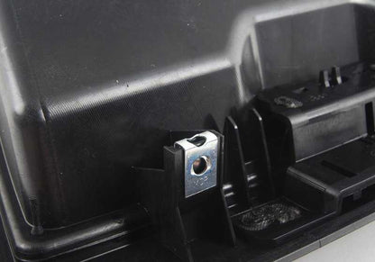 Compartimento de almacenamiento salpicadero OEM 51163417438 para BMW X3 E83 (todos los modelos compatibles). Original BMW.