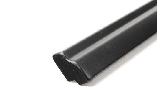 Moldura lateral izquierda negra OEM 51221959993 para BMW E28 518, 518i, 520i. Compatible con modelos fabricados entre 1981 y 1987. Recambio original BMW.